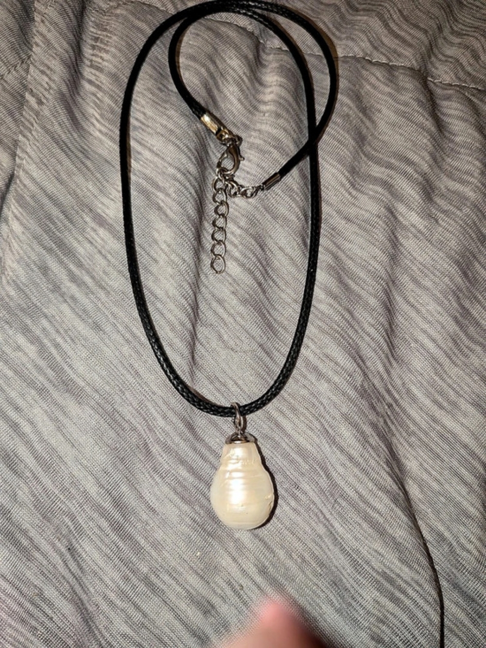 Freshwater Pearl Pendant Necklace in White & Black